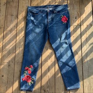 NWOT SOHO New York &Co Ankle Jeans w/ Rose Patches